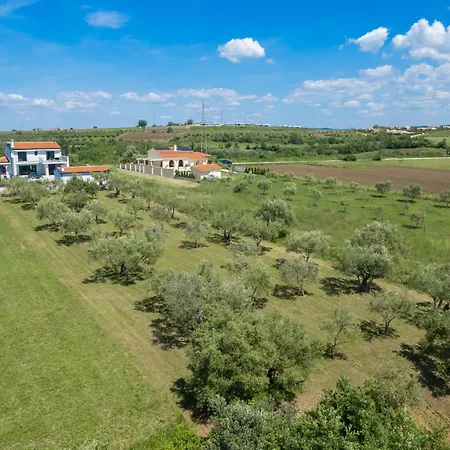 Brtonigla, Luksuzna Kuca Sa Pogledom Na ברטוניגלה