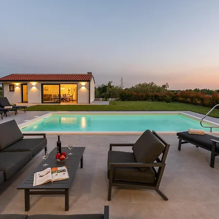 Brtonigla, Luksuzna Kuca Sa Pogledom Na Villa *