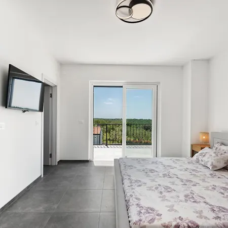 Brtonigla, Luksuzna Kuca Sa Pogledom Na *